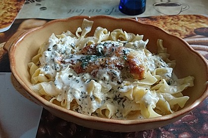 Mozzarella - Hähnchen in Basilikum - Sahnesauce 104