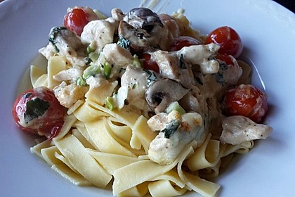 Mozzarella - Hähnchen in Basilikum - Sahnesauce 33