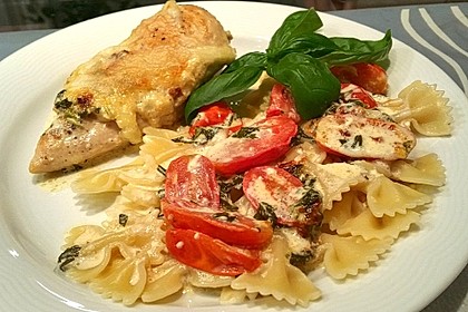 Mozzarella - Hähnchen in Basilikum - Sahnesauce