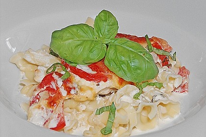 Mozzarella - Hähnchen in Basilikum - Sahnesauce 153