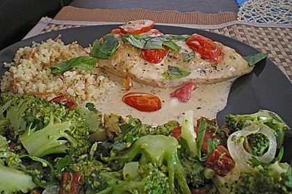 Mozzarella - Hähnchen in Basilikum - Sahnesauce 95