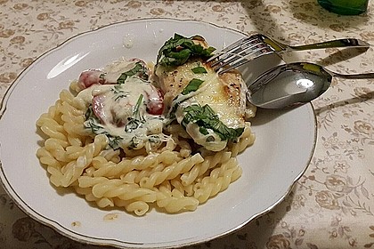 Mozzarella - Hähnchen in Basilikum - Sahnesauce 174