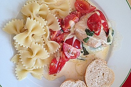Mozzarella - Hähnchen in Basilikum - Sahnesauce 60