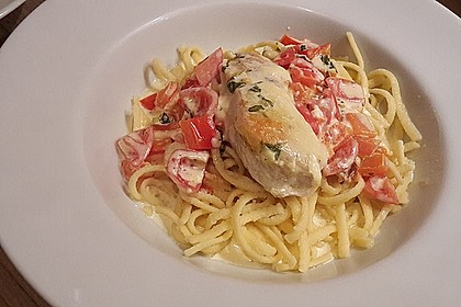 Mozzarella - Hähnchen in Basilikum - Sahnesauce 107
