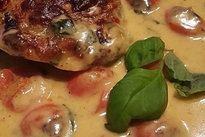 Mozzarella - Hähnchen in Basilikum - Sahnesauce 238