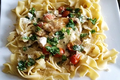 Mozzarella - Hähnchen in Basilikum - Sahnesauce 177