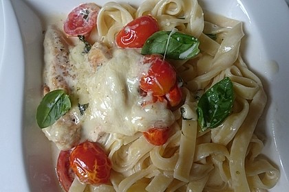 Mozzarella - Hähnchen in Basilikum - Sahnesauce 136