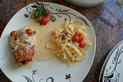 Mozzarella - Hähnchen in Basilikum - Sahnesauce 69