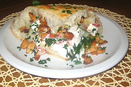 Roros Gyros im Fladenbrot mit Tzatzki, Zwiebeln und Krautsalat 9