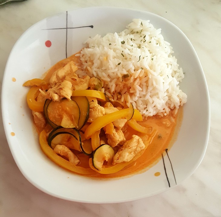 Paprika - Hähnchen - Geschnetzeltes mit Zucchini und Weißwein von ...