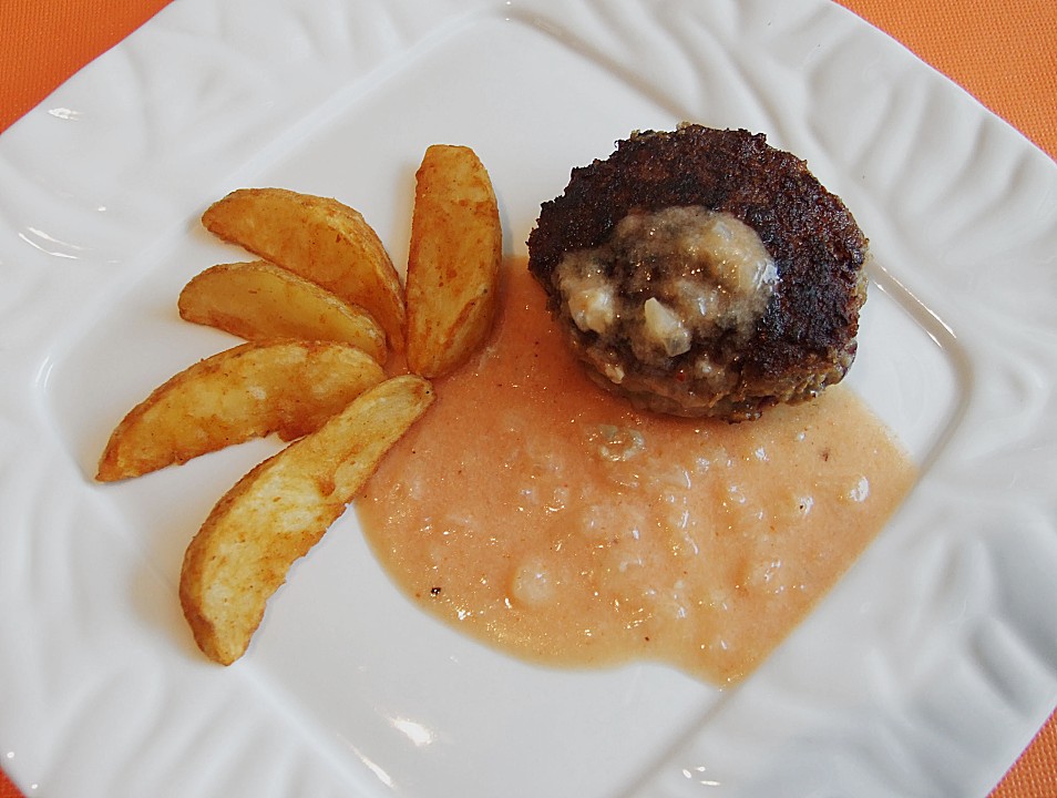 Frikadelle mit Blauschimmelkäsesoße von Opakochtgut | Chefkoch.de