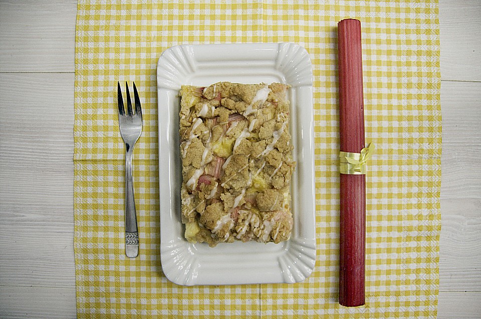 Rhabarber - Streuselkuchen mit Vanillepudding von dashonigkuchenpferd ...