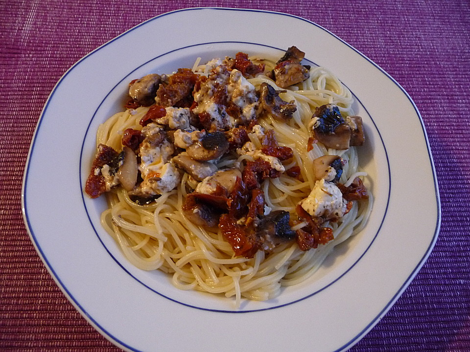 Spaghetti mit Champignons und Feta von pralinchen | Chefkoch.de