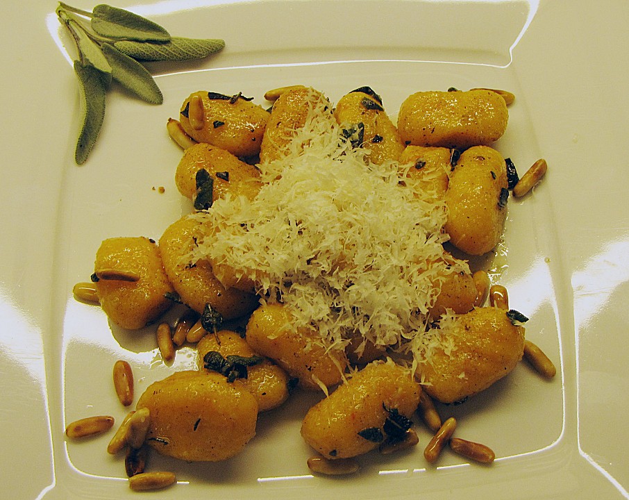 Kürbis Gnocchi mit Salbeibutter von alaKatinka | Chefkoch.de