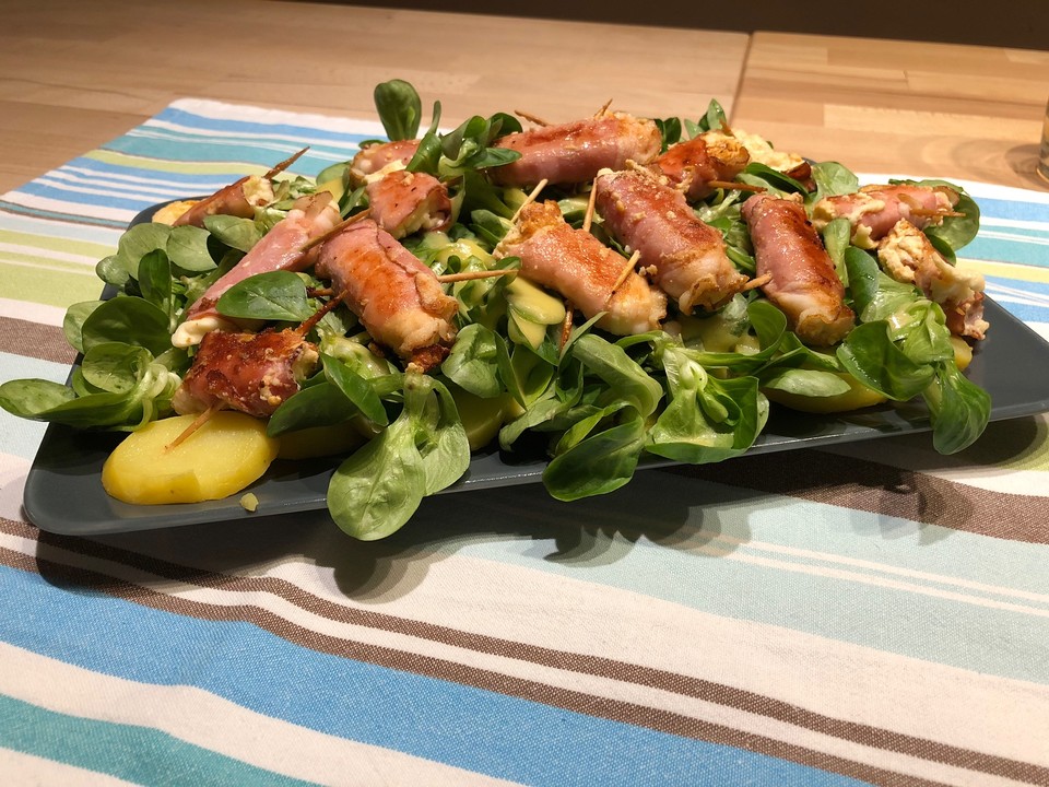 Feldsalat mit Kartoffeln und Schafskäse im Speckmantel von nussbaco ...