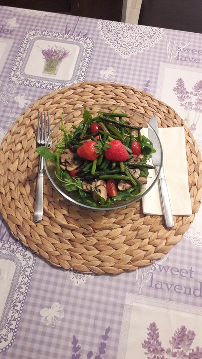 Salat von gebratenem grünen Spargel mit Champignons von ManuGro ...