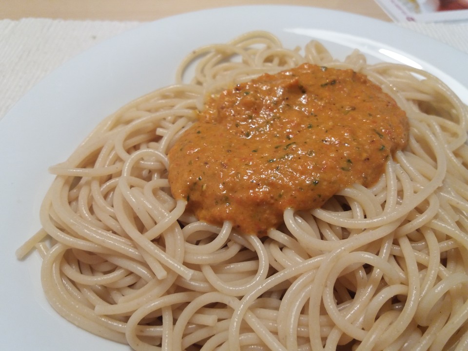 Vollkornspaghetti mit Paprikapesto von purple_sail | Chefkoch.de