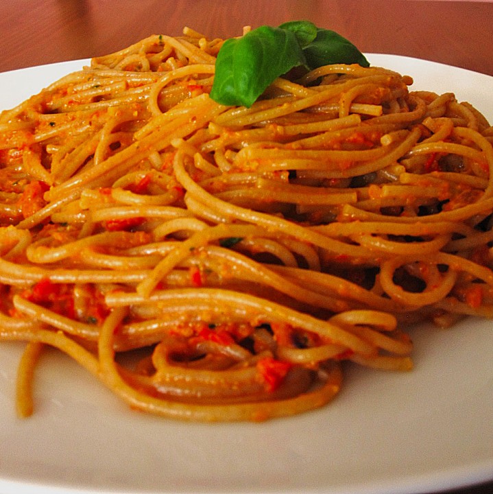 Vollkornspaghetti mit Paprikapesto von purple_sail | Chefkoch.de