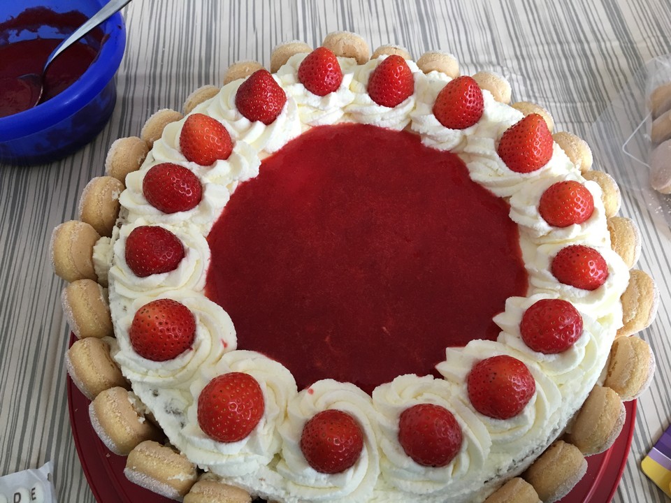 Erdbeercreme - Sahnetorte mit Mandelboden (Rezept mit Bild) | Chefkoch.de
