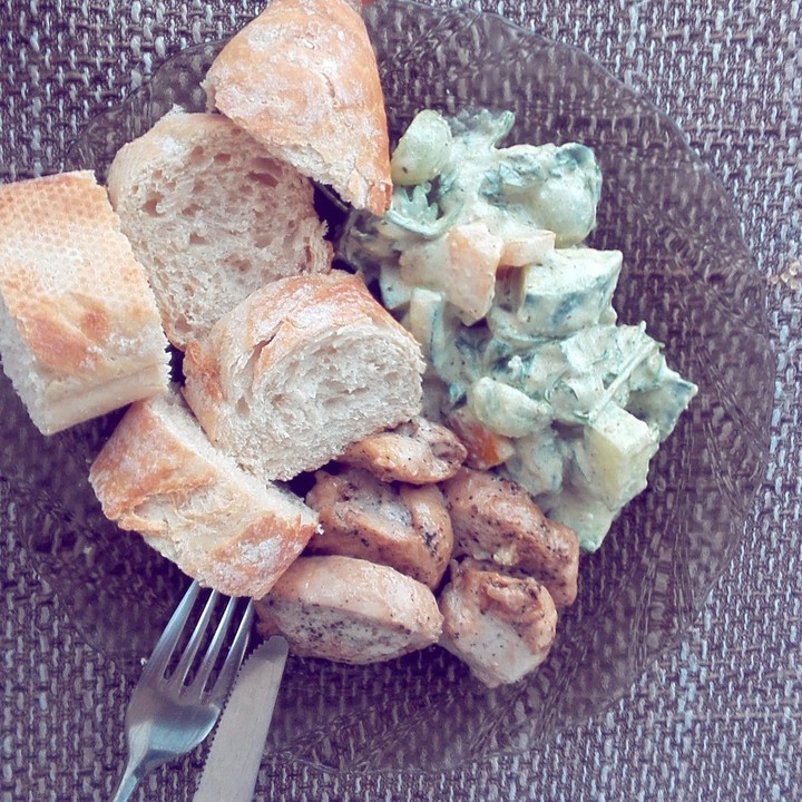 Hühnchen - Rucola - Gurken - Trauben Salat von GourmetKathi | Chefkoch.de