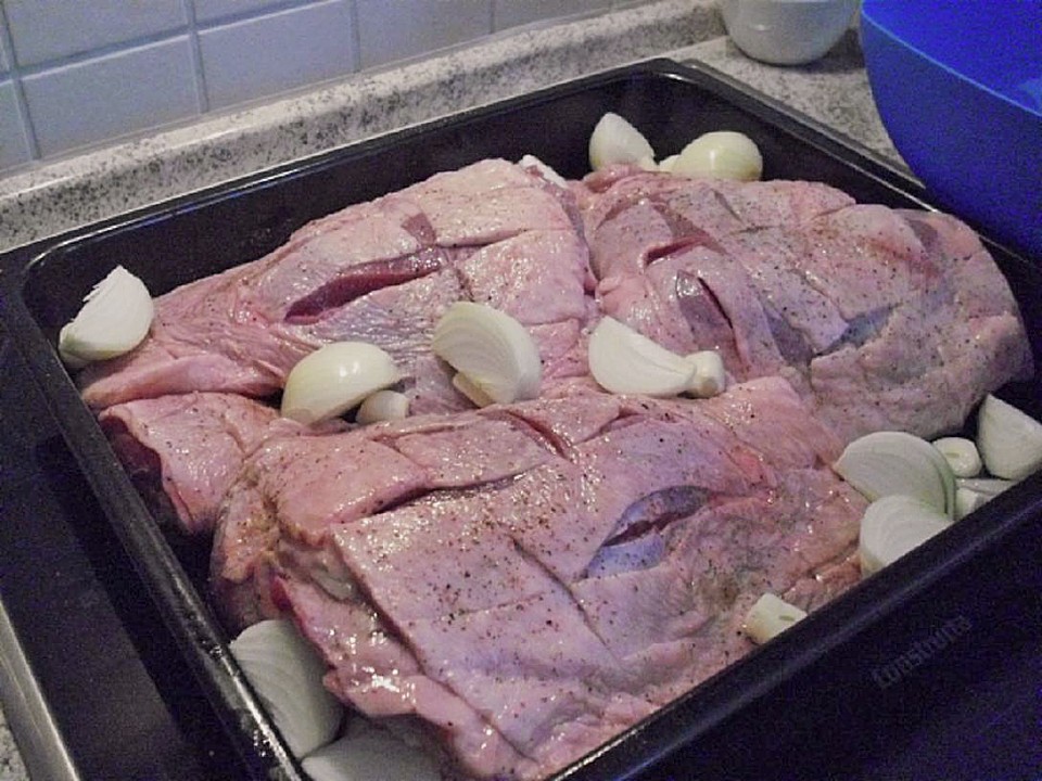 Italienischer Putenrollbraten Auf Cremigem Parmesan Mangold Rezept Rollbraten Im Backofen Lebensmittel Essen 