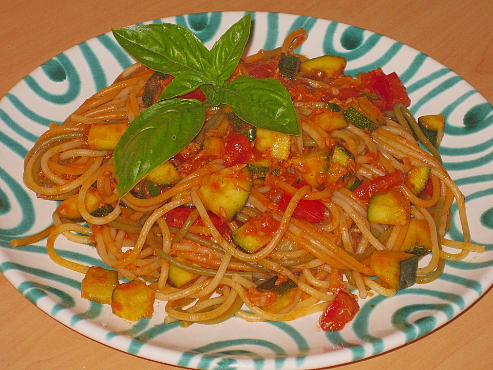 Spaghetti in Zucchini-Thunfisch Sauce von Rocky73 | Chefkoch.de