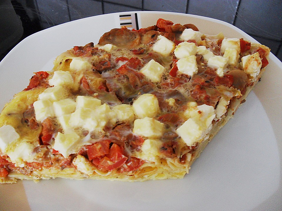 Vegetarische Nudelpizza mit Feta von trishas-welt | Chefkoch.de