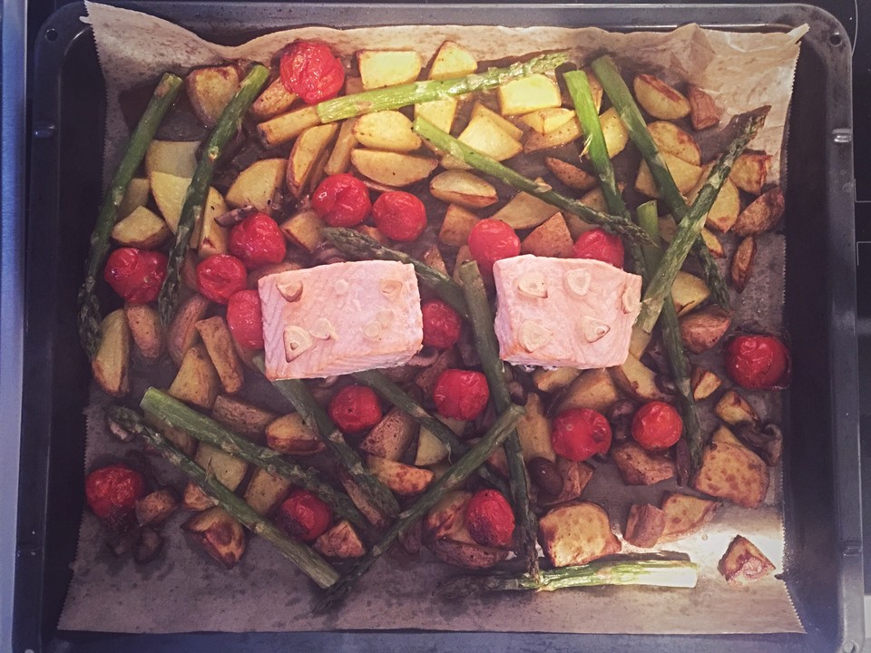 Lachs mit grünem Spargel und Fenchel vom Blech von Corela1 | Chefkoch.de