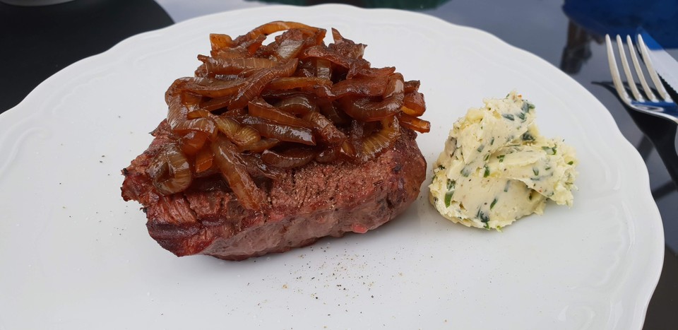 Filetsteak mit einer Zwiebel-Rotwein Soße von Robert_3 | Chefkoch.de