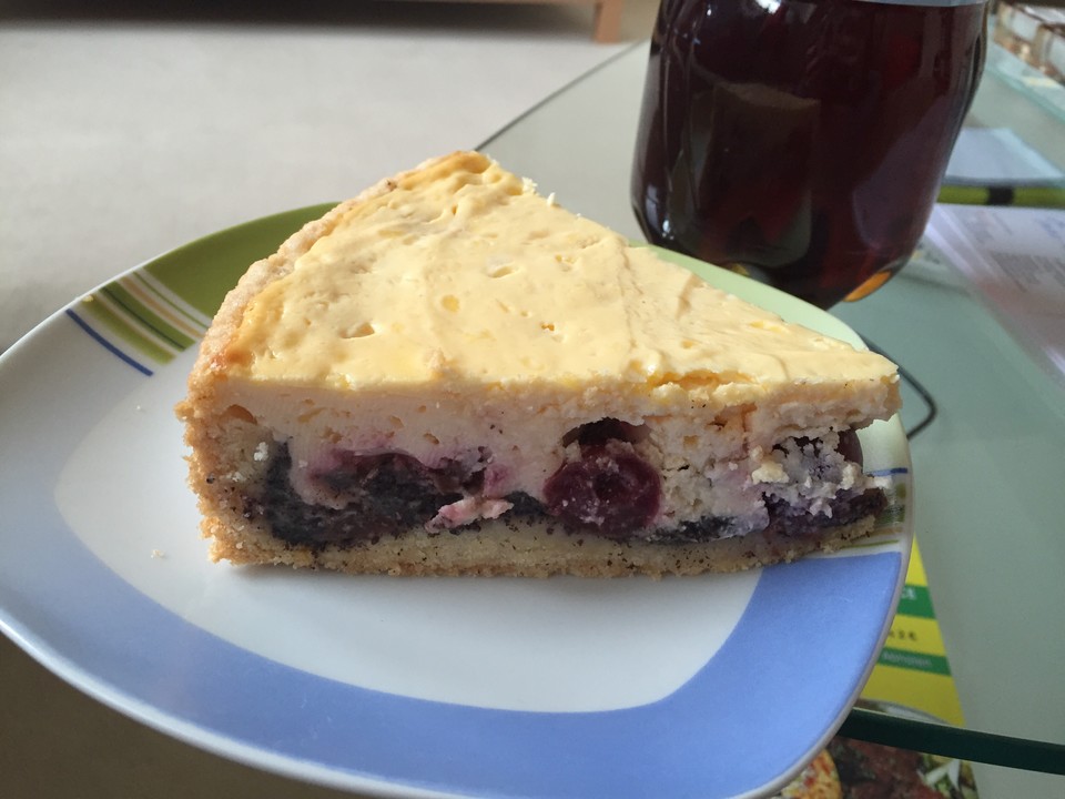 Käsekuchen mit Mohn und Kirschen von knoedelmaus | Chefkoch.de