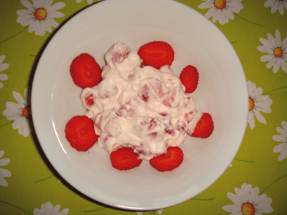 Joghurt-Quark Creme mit Erdbeeren von Kochfee_s | Chefkoch.de