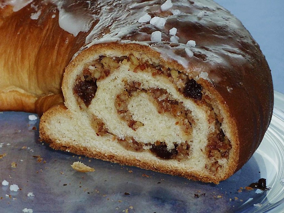 Hefekranz mit Mandeln und Rosinen von rodehutsky | Chefkoch.de