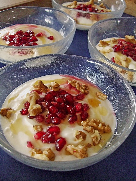 Joghurt mit Honig, Granatapfelkernen und Walnüssen von Spinningaround ...