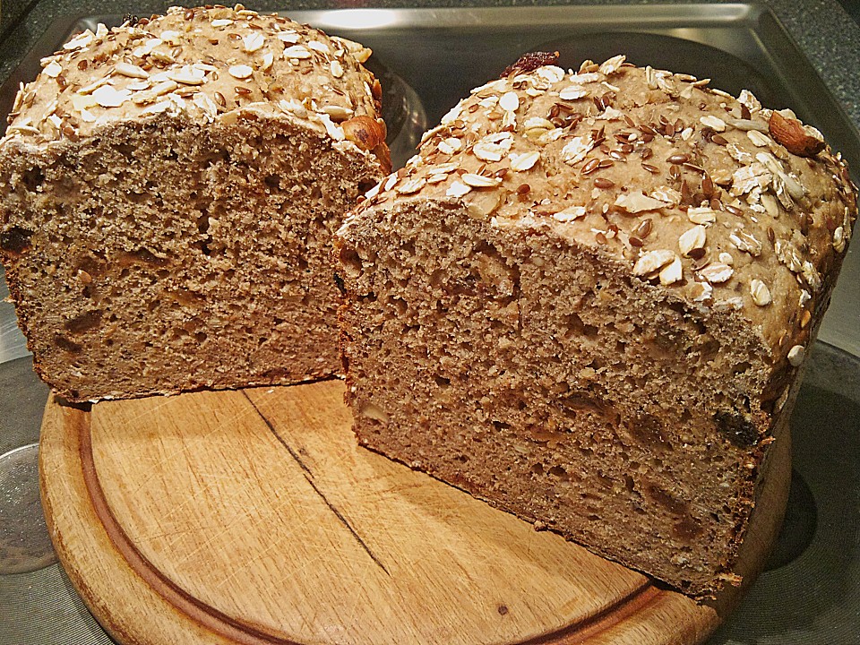 Gartenliebes süßes Müslibrot mit Sauerteig und Buttermilch von ...