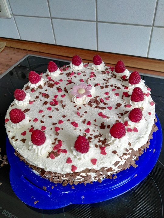 Stracciatella-Himbeer-Torte von fini123 | Chefkoch.de