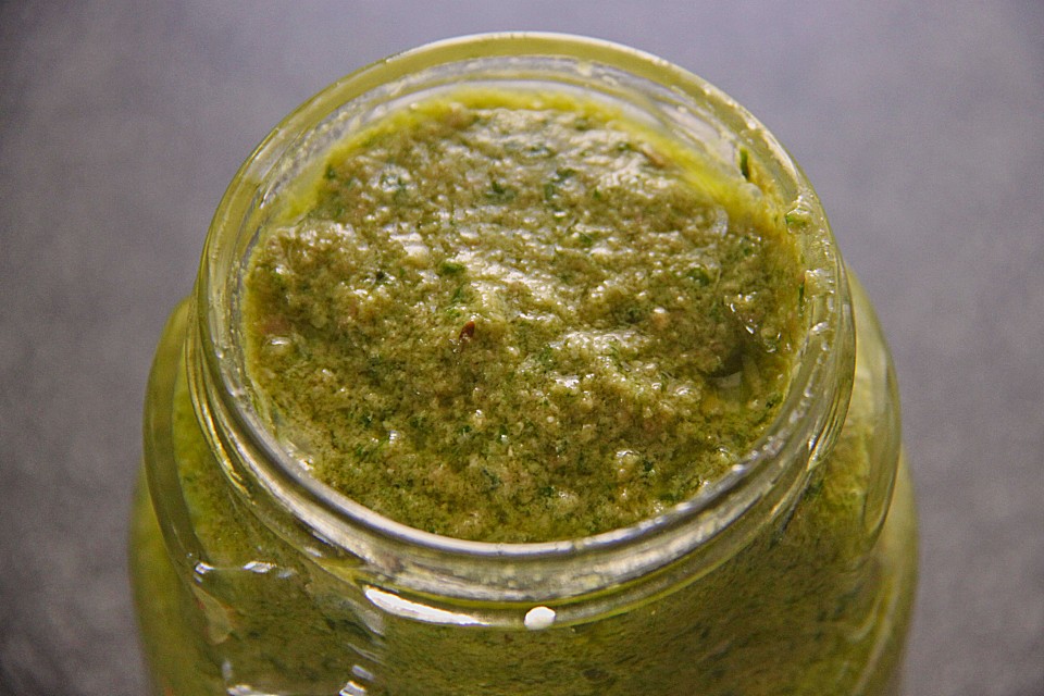 Basilikum-Oliven Pesto von Dialog | Chefkoch.de