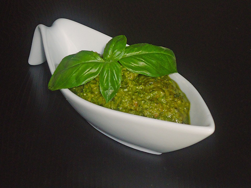 Basilikum-Oliven Pesto von Dialog | Chefkoch.de