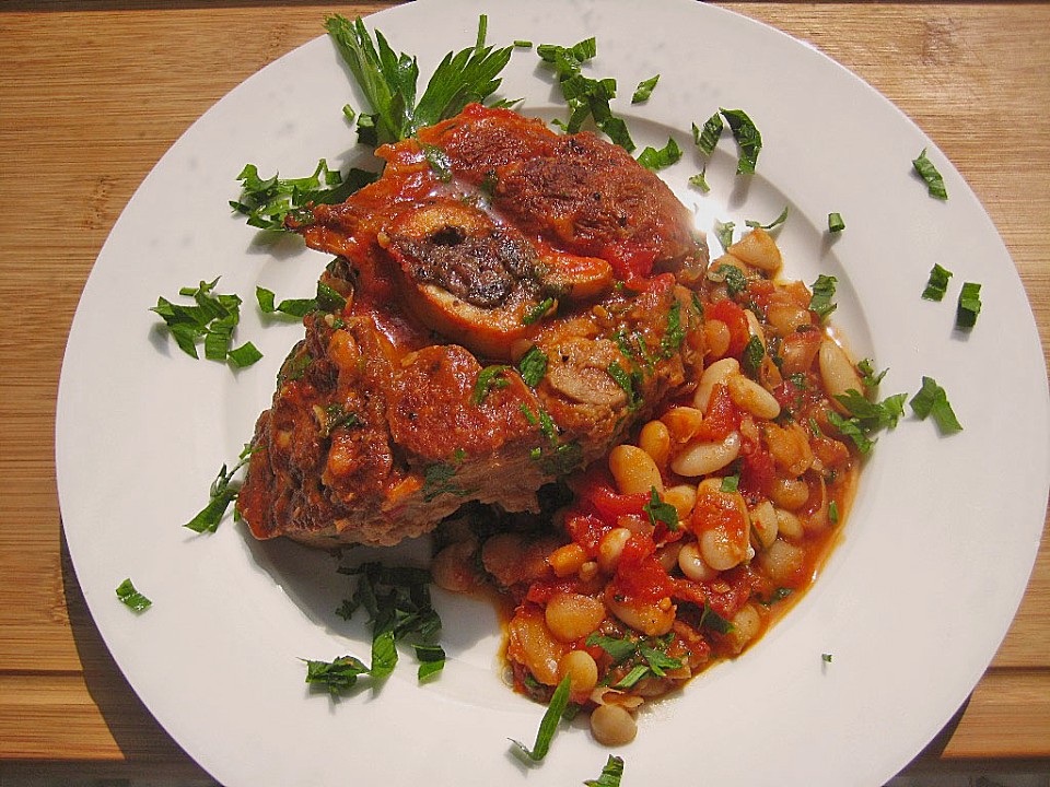 Kalbshaxe mit weißen Bohnen, Tomaten und Liebstöckel von Dorry ...