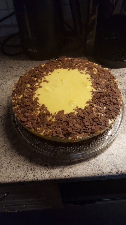 Eierlikörtorte mit Eierlikörmousse, Birnengeist und Amaretto von ...