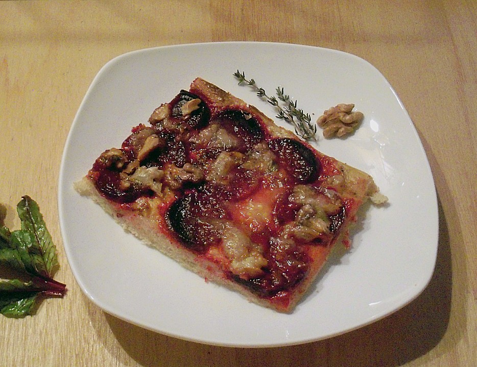 Pizza mit Rote Bete, Walnüssen und Gorgonzola von blackbabe81 | Chefkoch.de