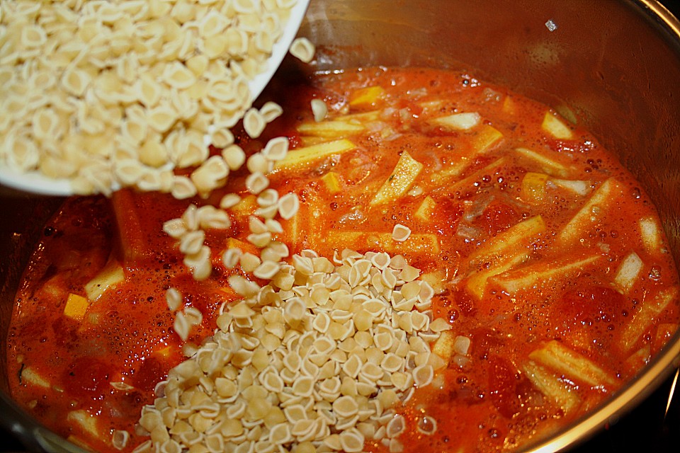 Tomaten Nudelsuppe Mit Zucchini Von Rocky73 Chefkoch De