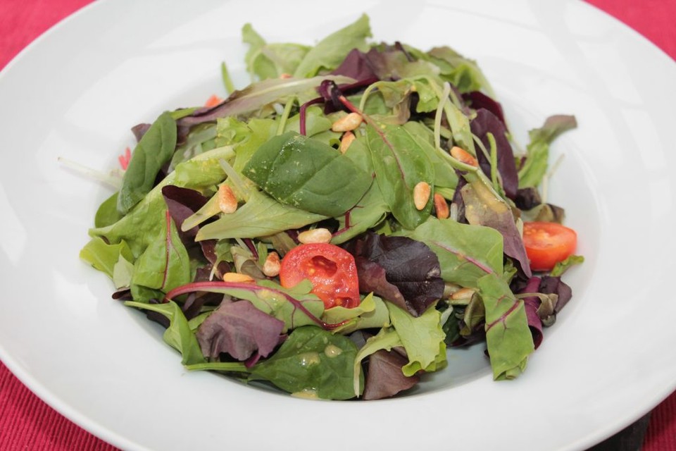 Gemischter Salat mit Parmesan und Himbeervinaigrette von Banjo77 ...
