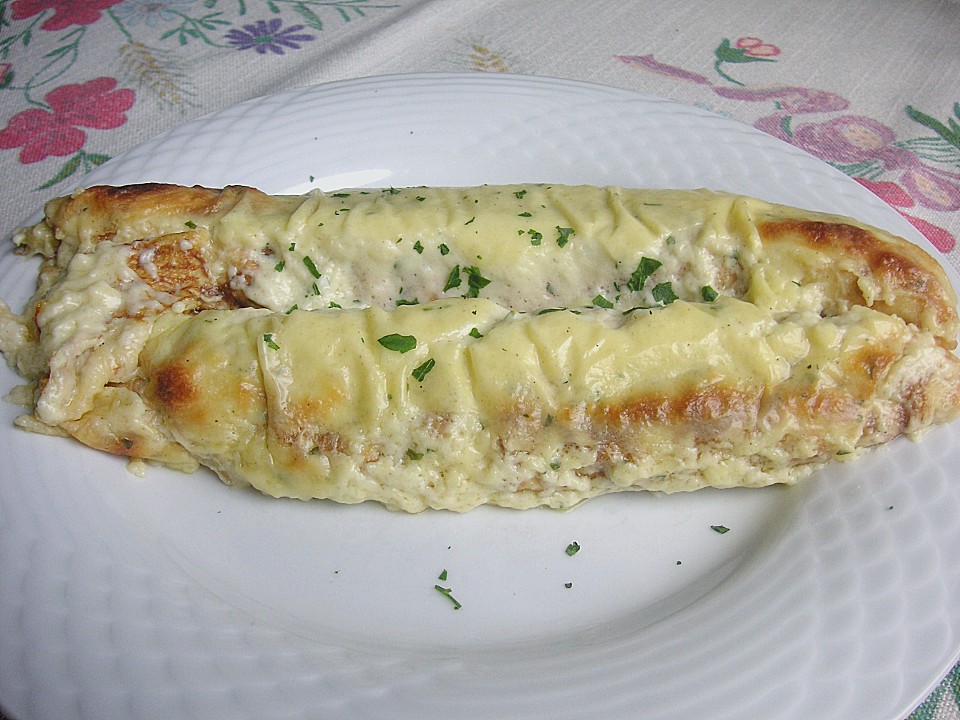 Spargel in Pfannkuchen, mit Käsesauce gratiniert von Salbeipflanze ...