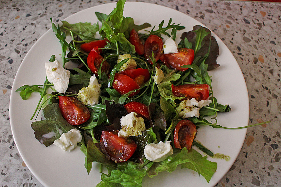 Blattsalat mit Honig-Balsamico-Dressing und Zitrusaroma von migaweki ...