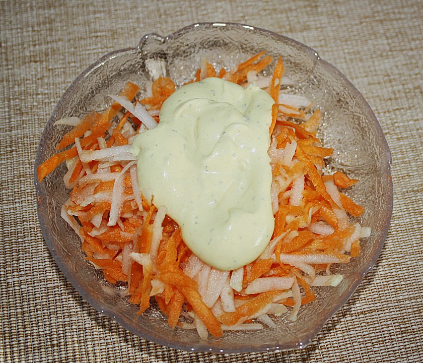 Möhren-Kohlrabi-Salat mit Kräutersenf-Dressing von BieneEmsland ...