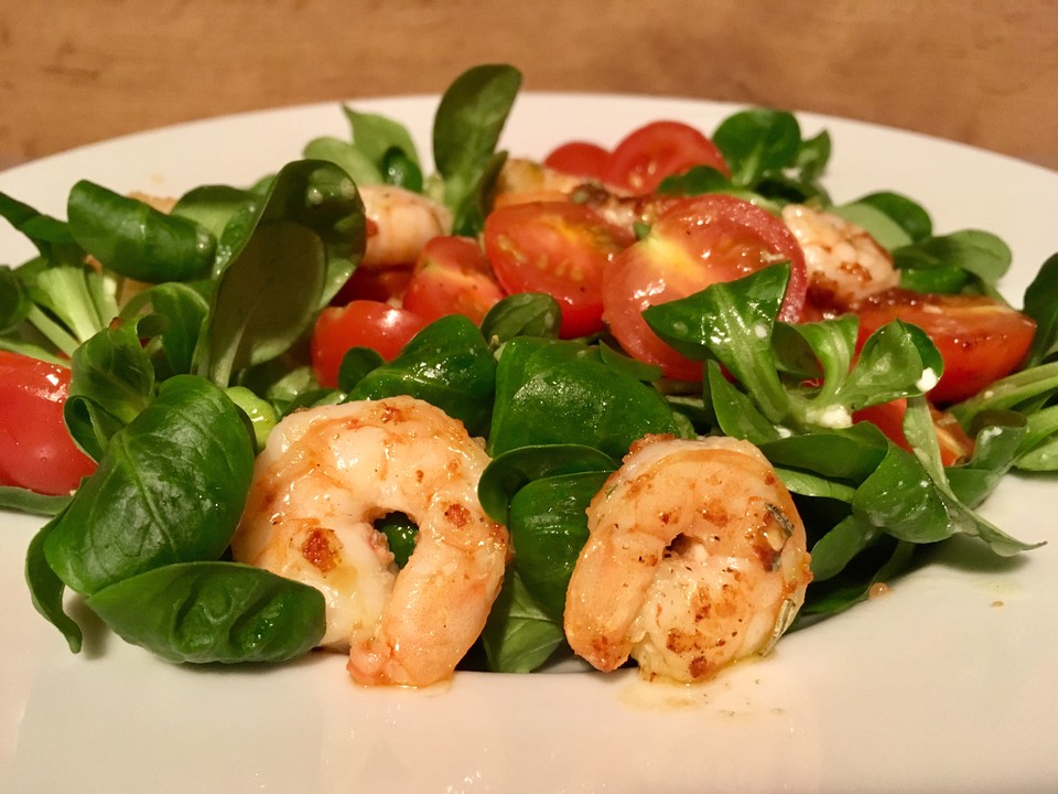 Feldsalat mit Garnelen und Tomaten von SchmackoFatz3 | Chefkoch.de