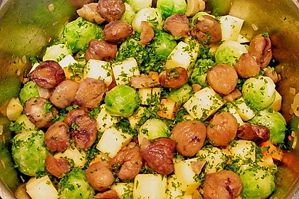 Steckrüben-Rosenkohl Eintopf mit Maronen und Mettwurst 1