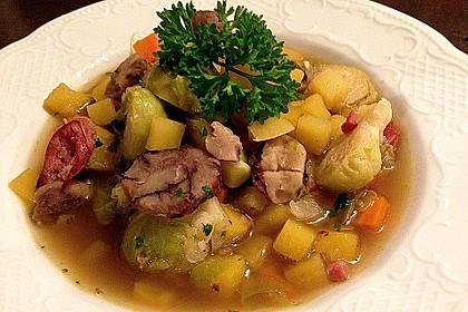 Steckrüben-Rosenkohl Eintopf mit Maronen und Mettwurst 2