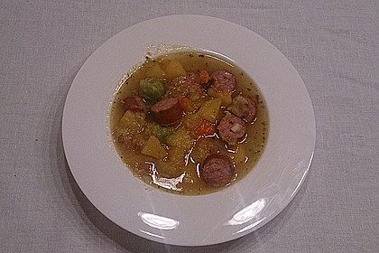Steckrüben-Rosenkohl Eintopf mit Maronen und Mettwurst 8