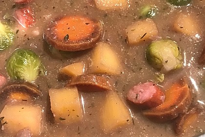 Steckrüben-Rosenkohl Eintopf mit Maronen und Mettwurst 7